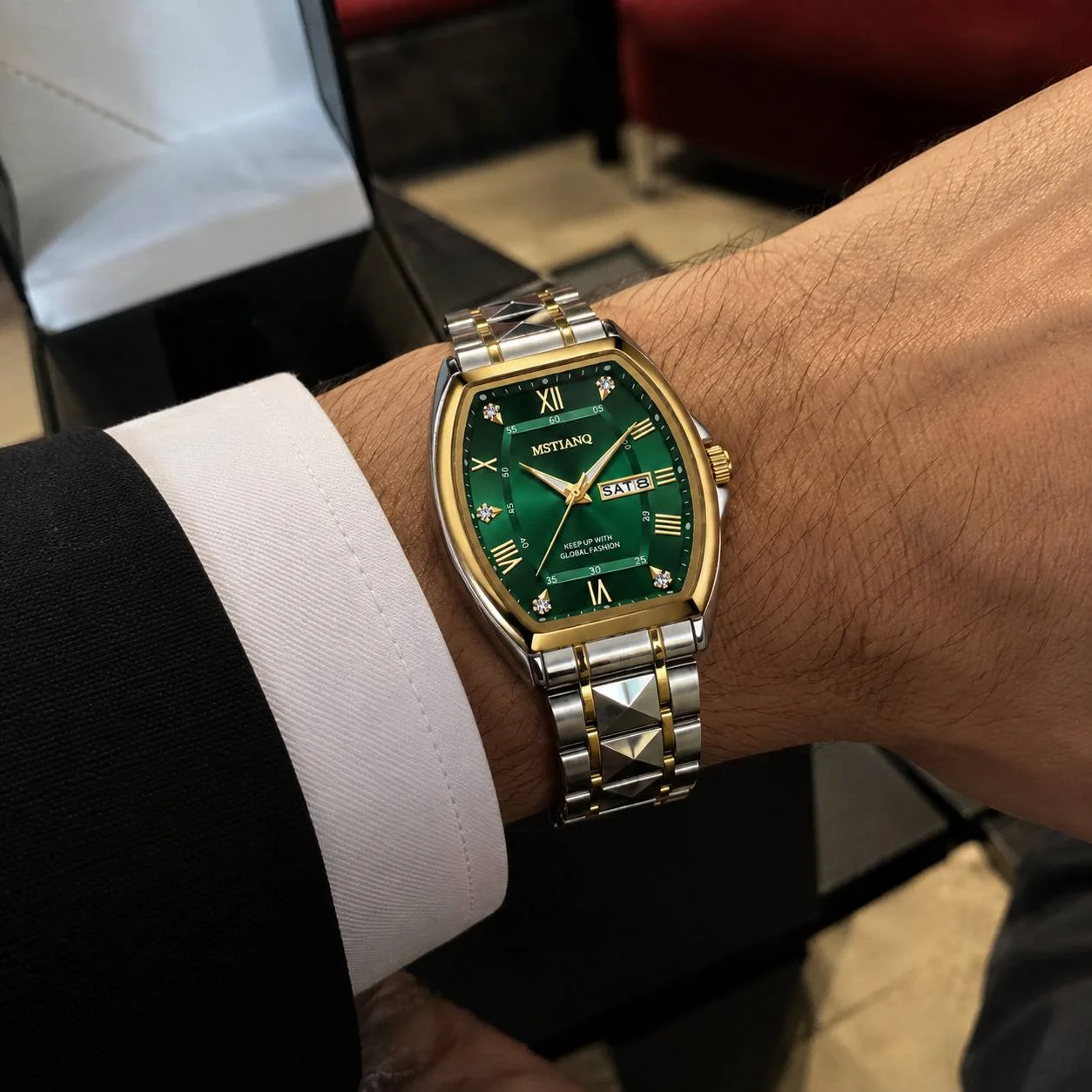 Reloj Imperial Verde en la muñeca
